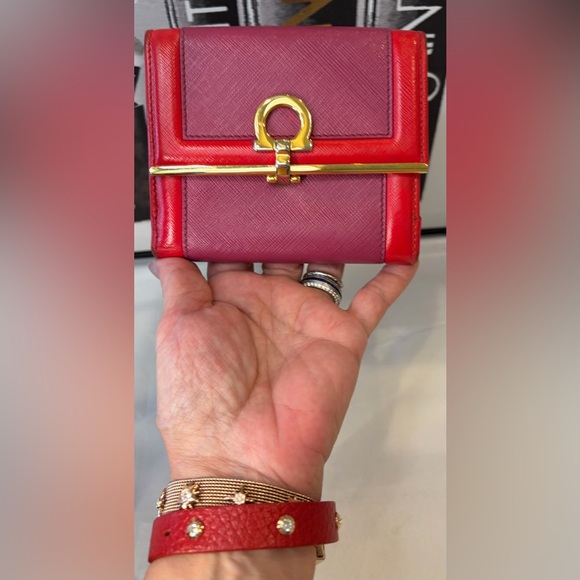 ❤️🩷SALVATORE FERRAGAMO
MEASUREMENTS IN PHOTOS 
FEEL FREE TO ASK QUESTIONS-EUC🩷❤️ - Picture 2 of 14